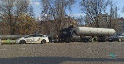 В Днепре на Космической ДТП с фурой-бензовозом: движение может быть затруднено - рис. 1