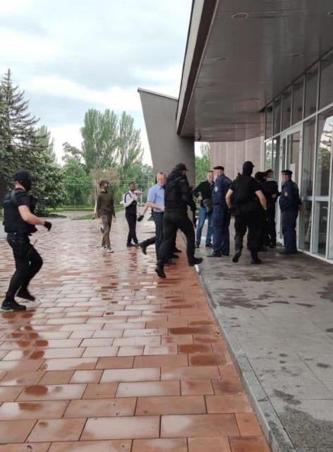 В горсовете Кривого Рога проводят обыски (ФОТО) - рис. 1