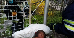 В Днепропетровской области мужчина застрял в заборе (ФОТО) - рис. 8