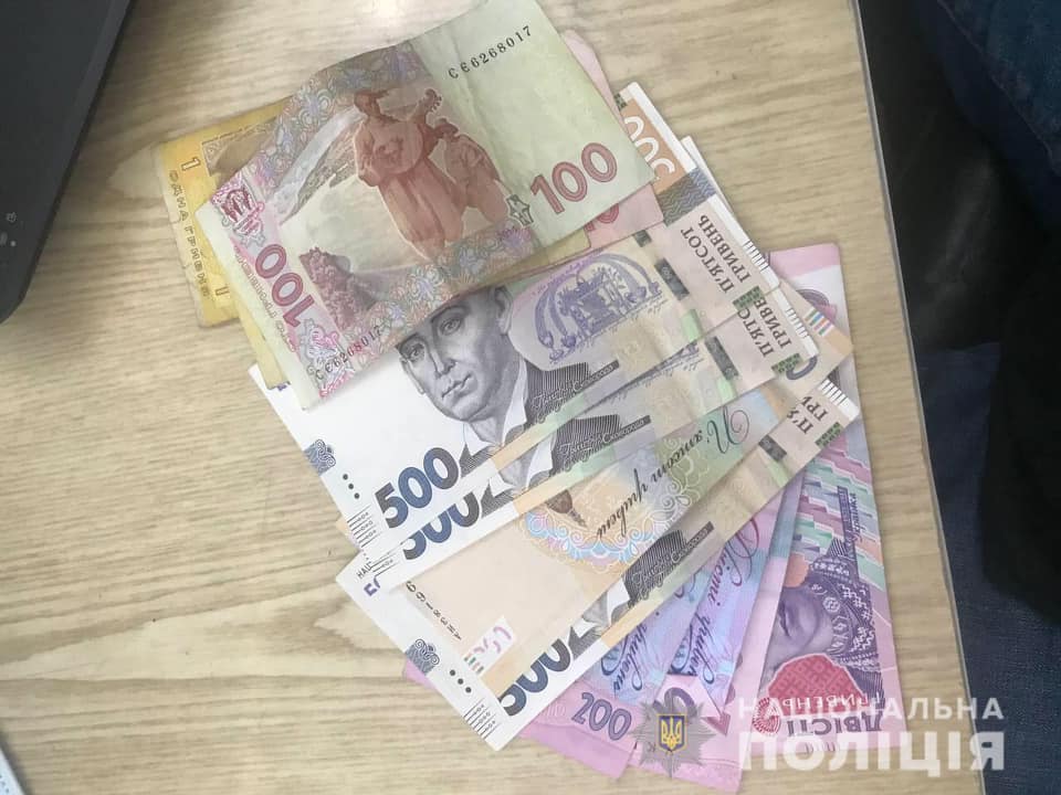 На Днепропетровщине мужчина под видом социального работника ограбил 82-летнюю женщину - рис. 1
