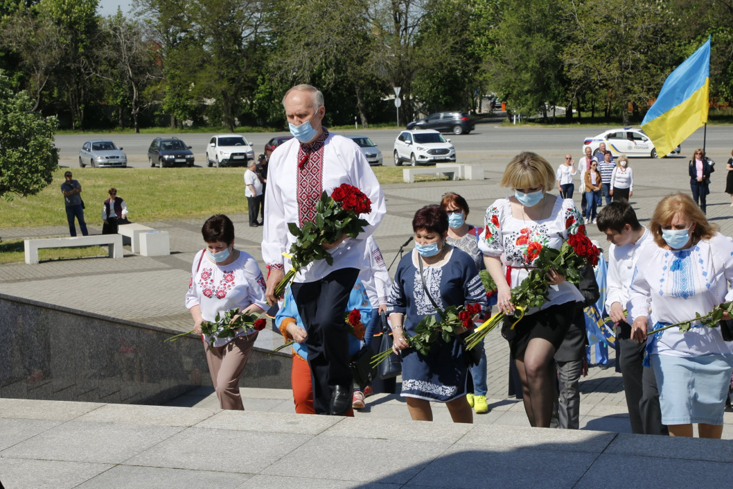 В Днепропетровской области почтили память жертв политических репрессий - рис. 8