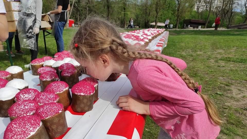 Вышиванка из кексов: в Днепре установили Национальный Рекорд Украины - рис. 4