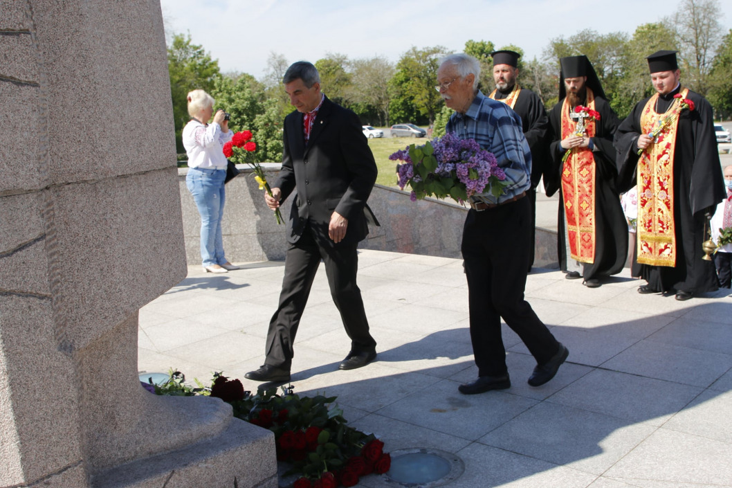 В Днепропетровской области почтили память жертв политических репрессий - рис. 11
