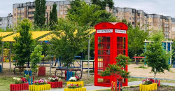 В одном из парков Кривого Рога появилась необычная телефонная будка (ФОТО) - рис. 13