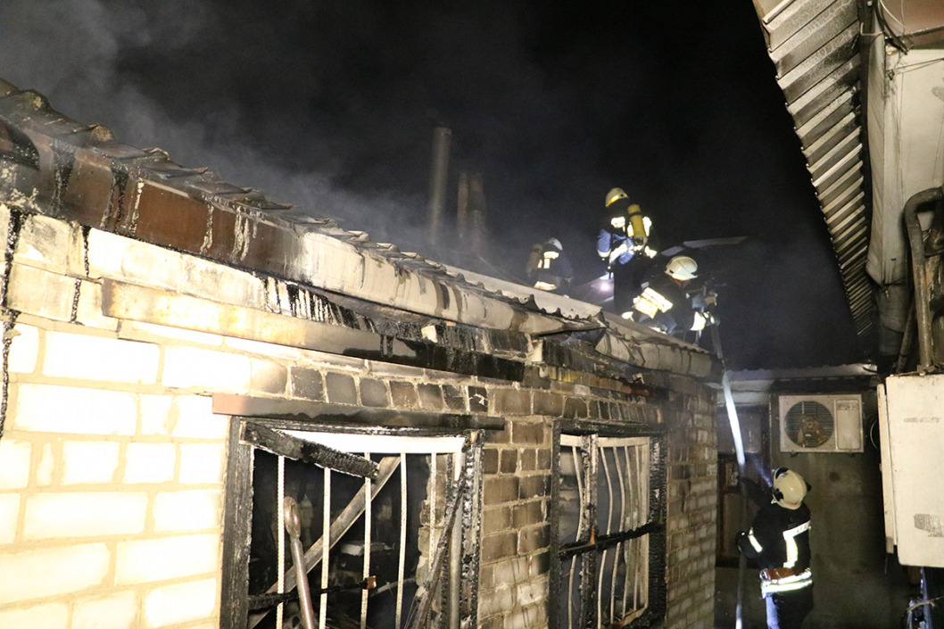 В Днепре дотла сгорел частный дом (ФОТО+ВИДЕО) - рис. 2