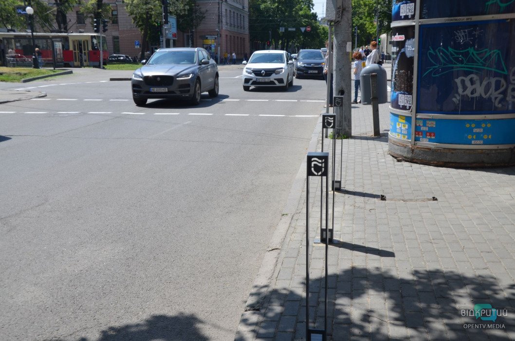 Центр Днепра начинают освобождать от парковок на тротуарах (ФОТО) - рис. 2