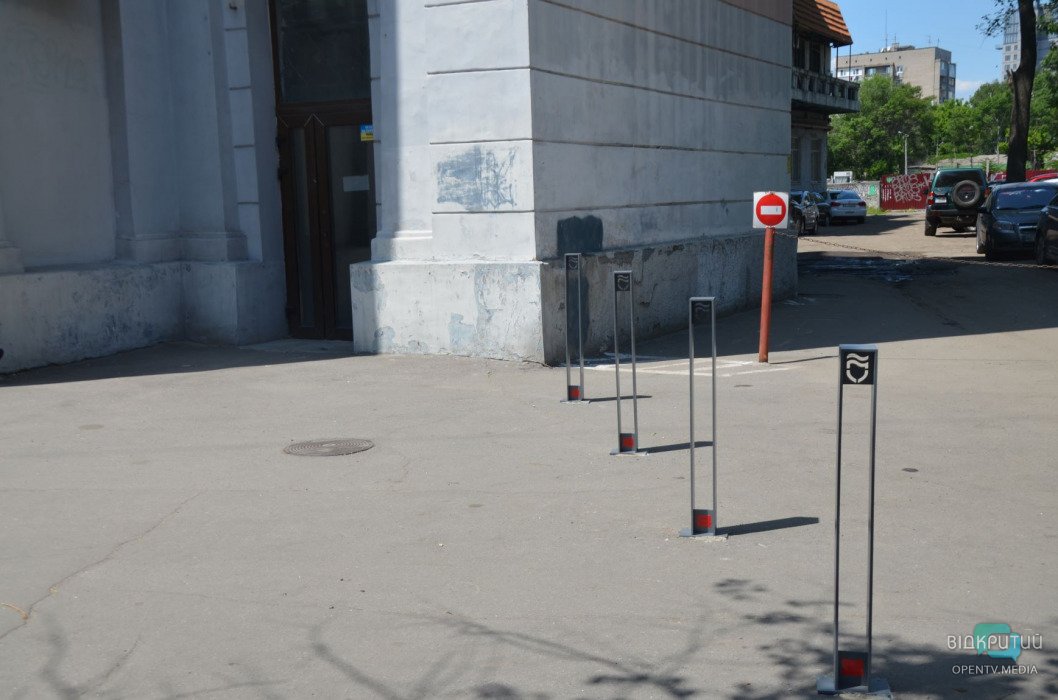 Центр Днепра начинают освобождать от парковок на тротуарах (ФОТО) - рис. 9