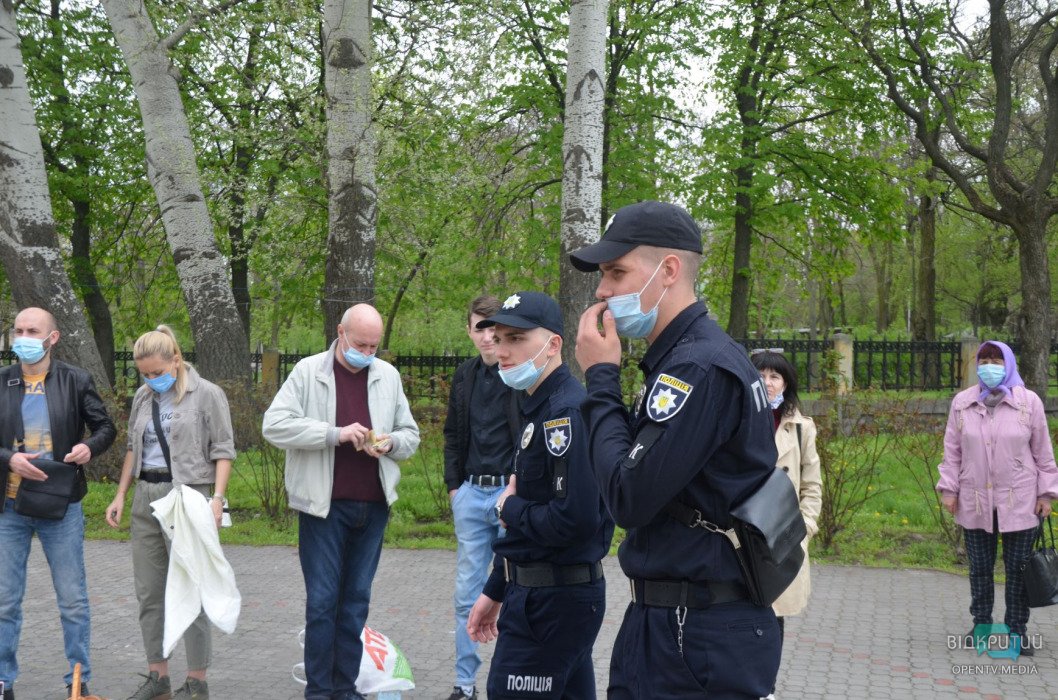 В Днепре верующие празднуют Пасху в храме Преображения Господнего (ФОТО) - рис. 7