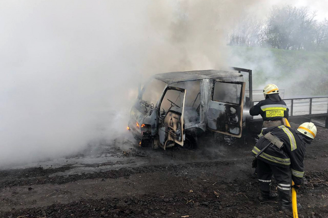 В Днепровском районе на Криворожской трассе сгорел грузовик (ФОТО) - рис. 2