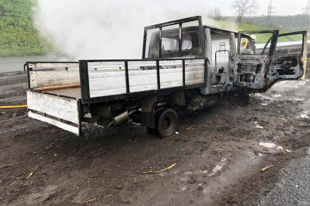 В Днепровском районе на Криворожской трассе сгорел грузовик (ФОТО) - рис. 3