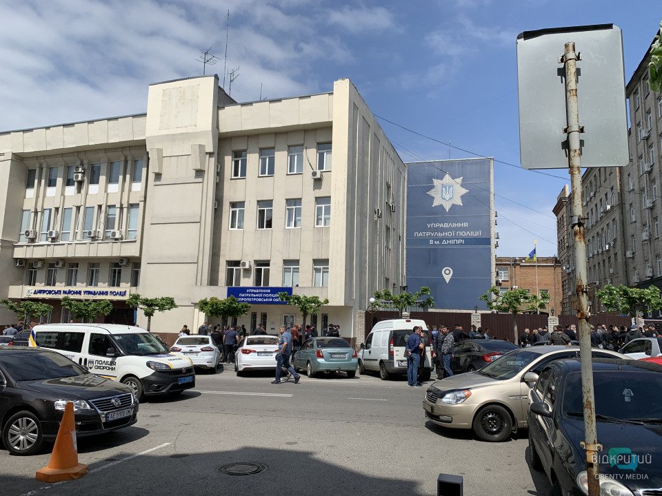 В Днепре организовали митинг в поддержку избитого полицейского (ФОТО) - рис. 5