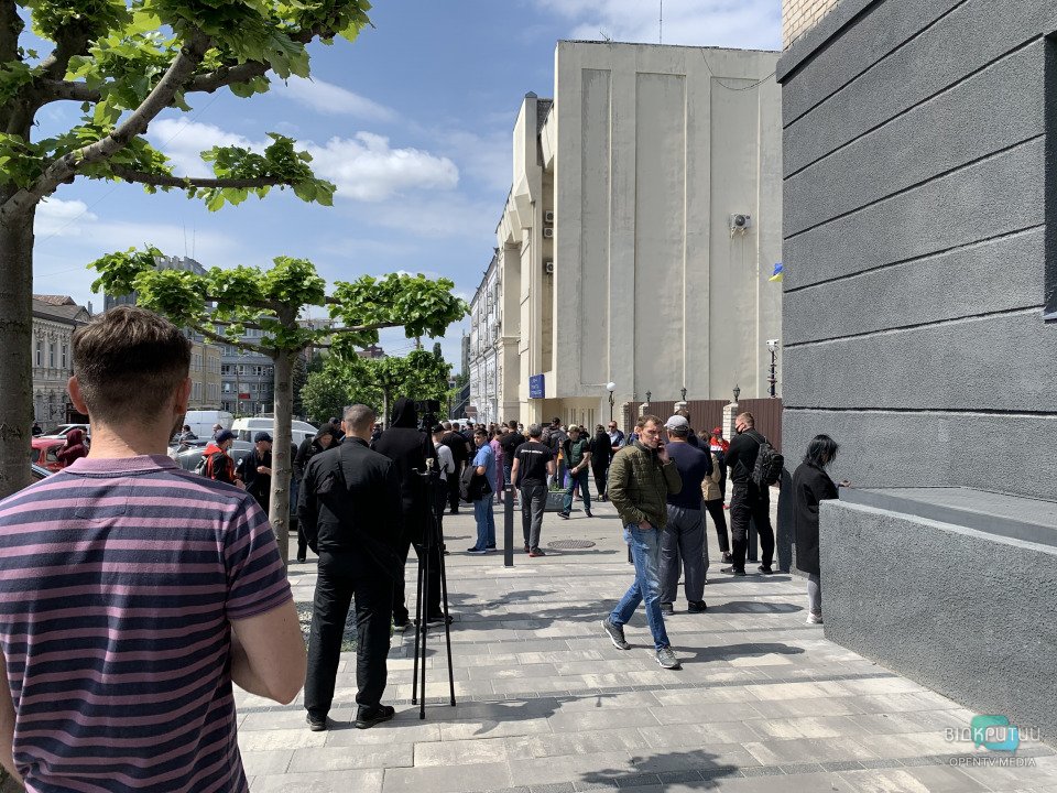 В Днепре организовали митинг в поддержку избитого полицейского (ФОТО) - рис. 4