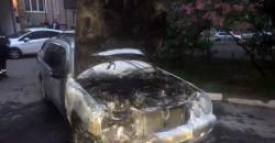 В Кривом Роге ранним утром сгорели два автомобиля (ВИДЕО) - рис. 4