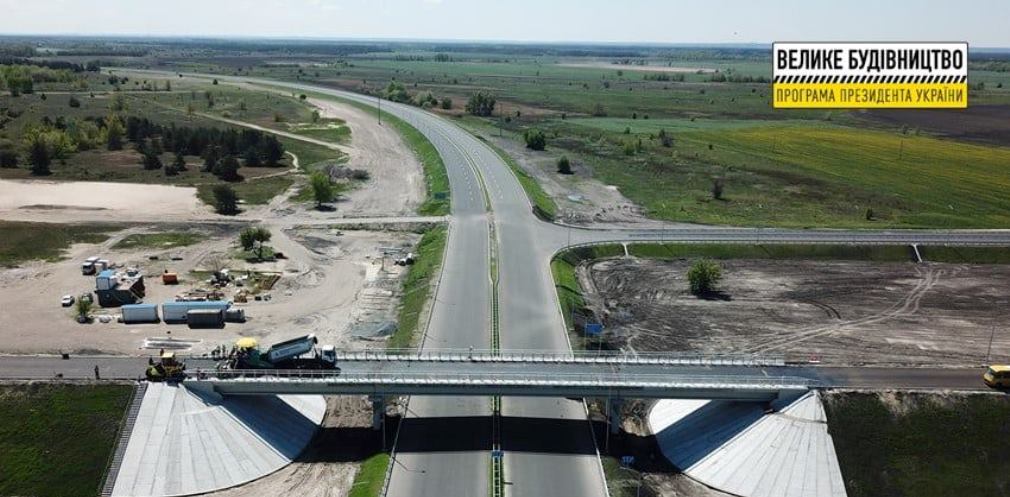 В Днепропетровской области завершили укладку асфальта на развязке новой трассы - рис. 1