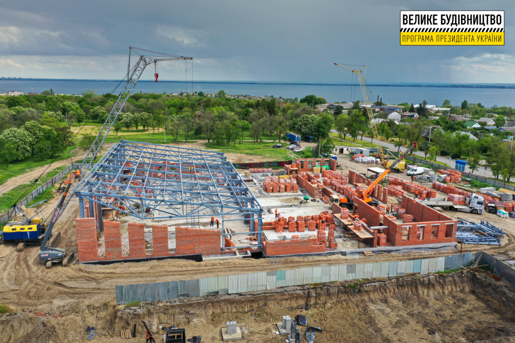 В Днепропетровской области строятся новые амбулатории, бассейны и стадионы - рис. 3
