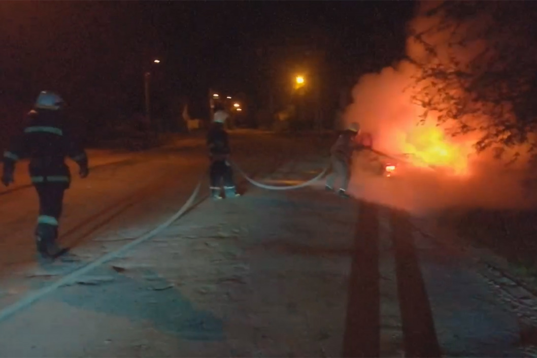 В Павлограде ночью полностью сгорел легковой автомобиль (ФОТО) - рис. 1