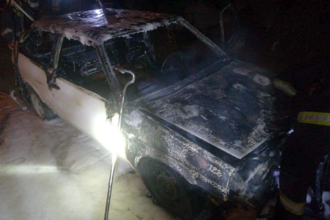В Павлограде ночью полностью сгорел легковой автомобиль (ФОТО) - рис. 3