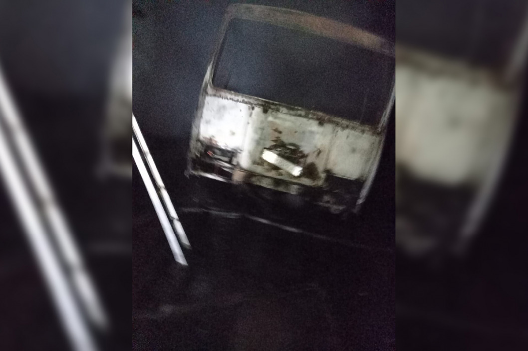 В Днепропетровской области ночью полностью сгорели дом и автобус - рис. 2