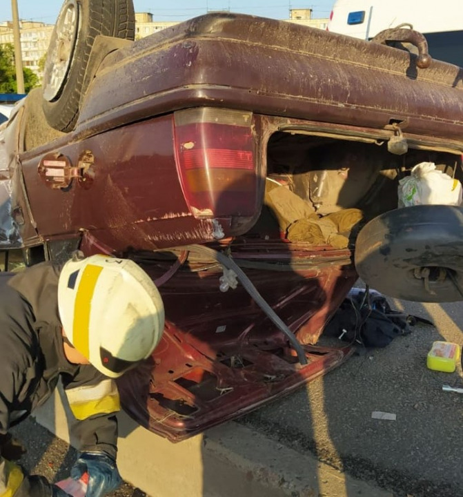 В Днепре за одно утро перевернулись два легковых автомобиля (ФОТО) - рис. 3