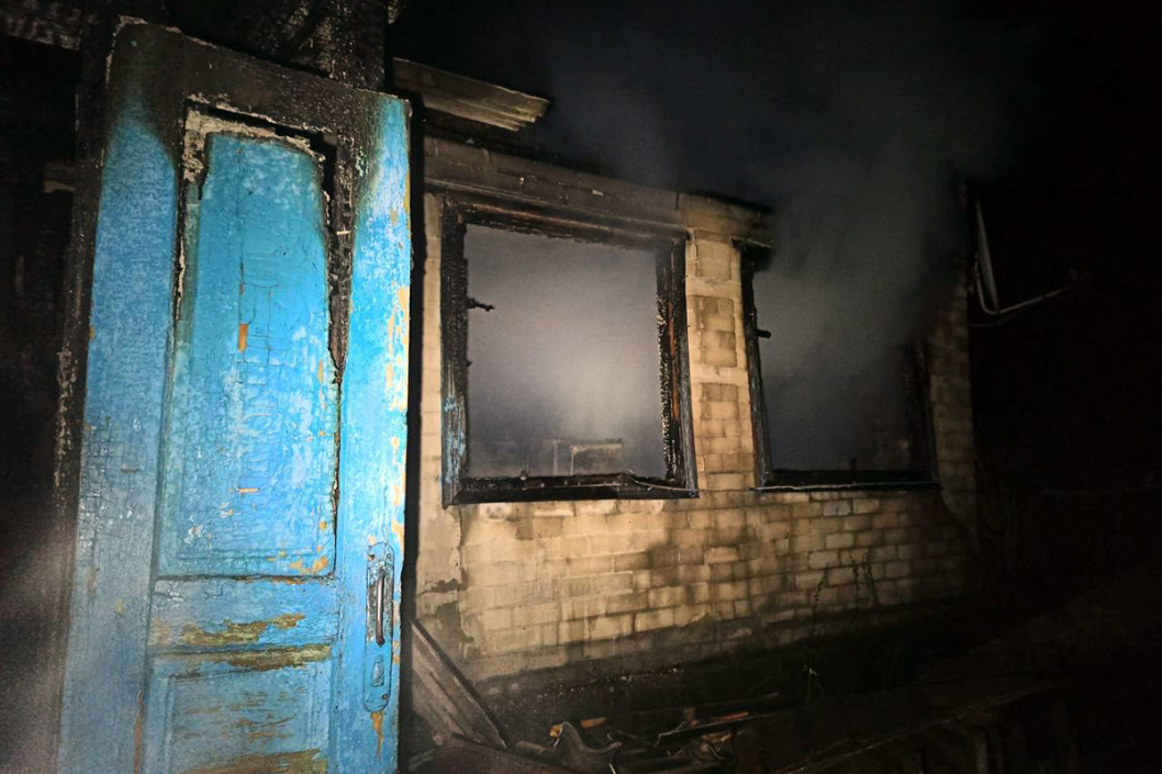 В Днепропетровской области под Петропавловкой ночью сгорел жилой дом - рис. 2