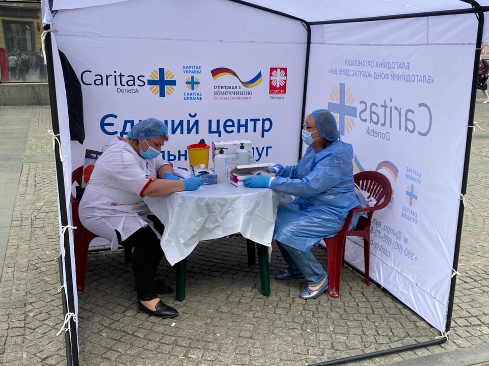 В Днепре на Европейской площади провели бесплатное тестирование на ВИЧ и коронавирус - рис. 2