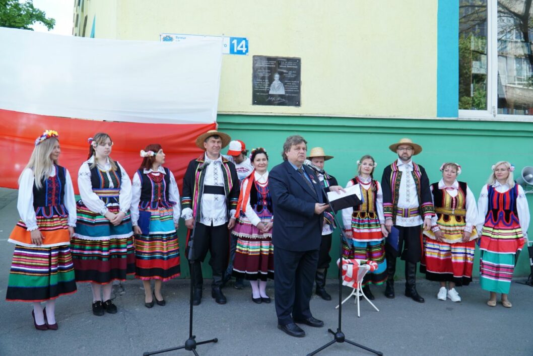 В Днепре открыли мемориальную доску польскому поэту Юлиушу Словацкому - рис. 1