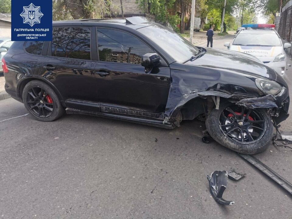 В Днепре на зебре пьяный водитель сбил двух пешеходов - рис. 1