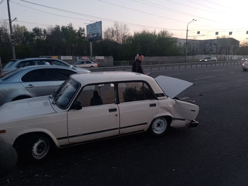 ДТП на Набережной Заводской: движение транспорта затруднено - рис. 1