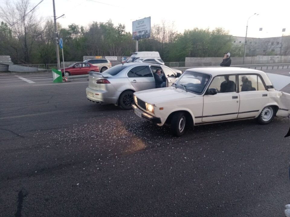 ДТП на Набережной Заводской: движение транспорта затруднено - рис. 2