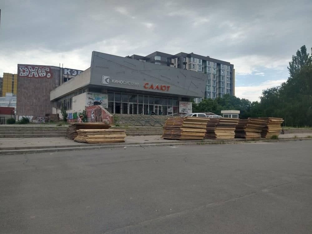 В Днепре сносят кинотеатр "Салют": что построят на его месте - рис. 2