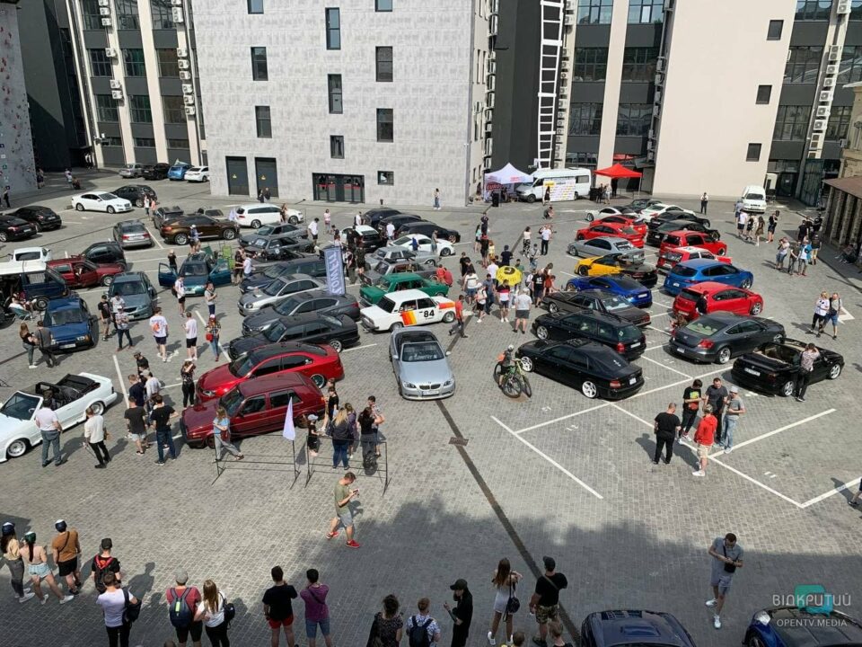 Впервые в Днепре организовали фестиваль автомобилей в стиле stance (ФОТО) - рис. 1