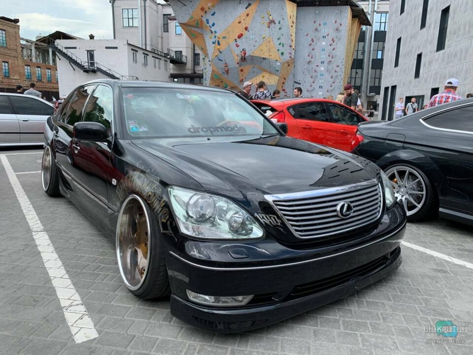Впервые в Днепре организовали фестиваль автомобилей в стиле stance (ФОТО) - рис. 8