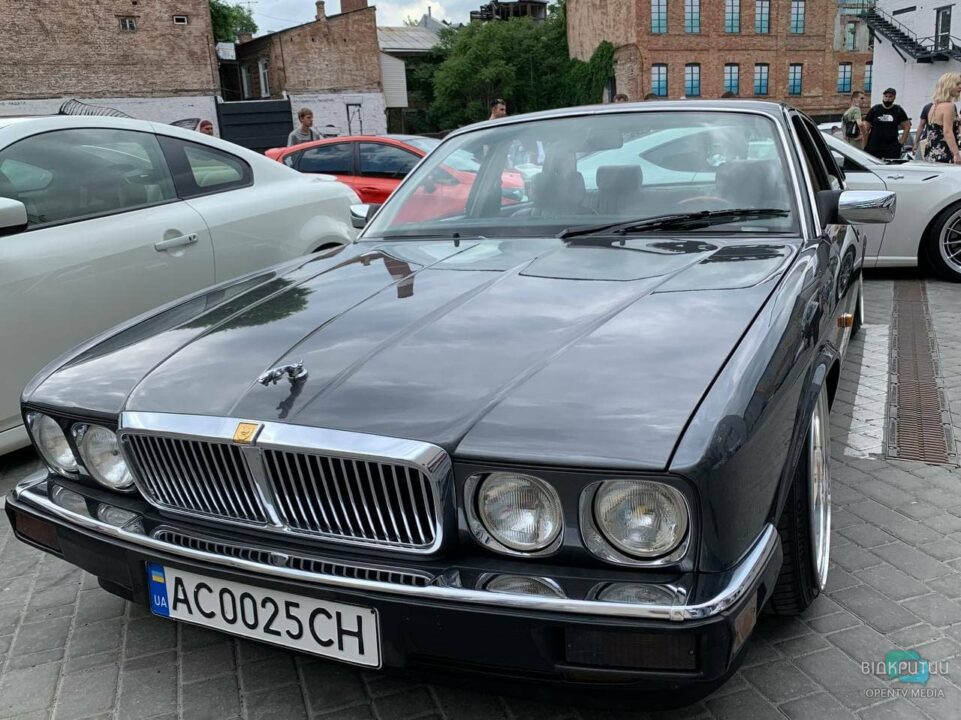 Впервые в Днепре организовали фестиваль автомобилей в стиле stance (ФОТО) - рис. 12