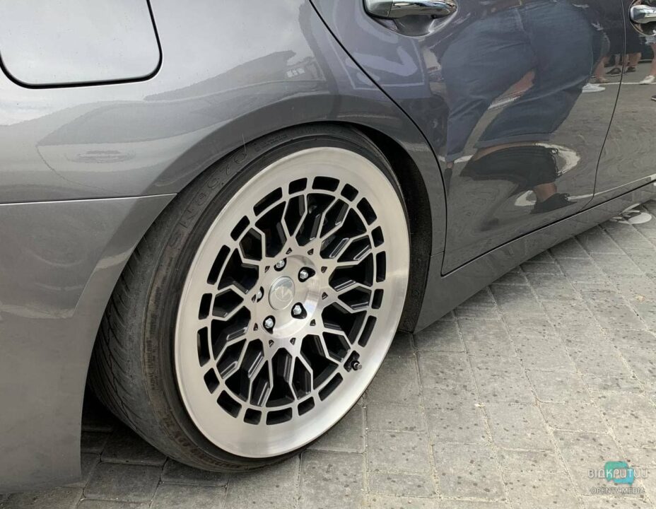 Впервые в Днепре организовали фестиваль автомобилей в стиле stance (ФОТО) - рис. 3