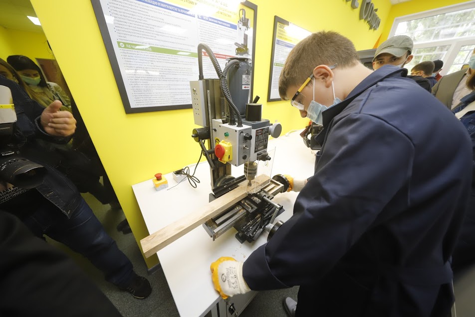 В днепровской школе появилась STEM-лаборатория: можно воссоздать даже сушилку для рук - рис. 2
