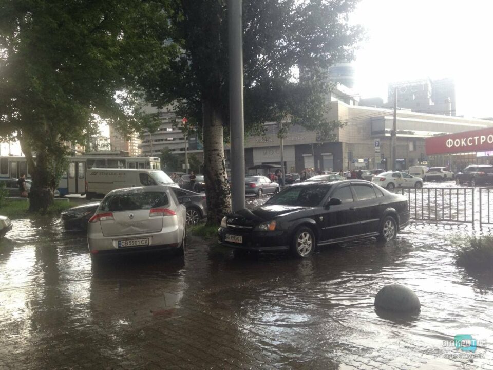 Потоп в Днепре: что сейчас происходит в центре города (ФОТО, ВИДЕО) - рис. 8