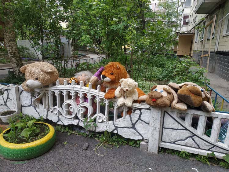 Минутка добра: в Днепре организовали «кукольный театр» под открытым небом - рис. 2