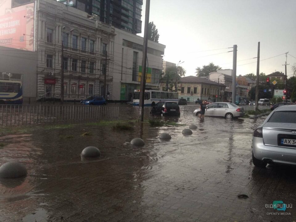 Потоп в Днепре: что сейчас происходит в центре города (ФОТО, ВИДЕО) - рис. 9