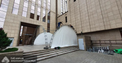 В днепровской "Меноре" устанавливают шатры для массовой вакцинации (ФОТО) - рис. 5