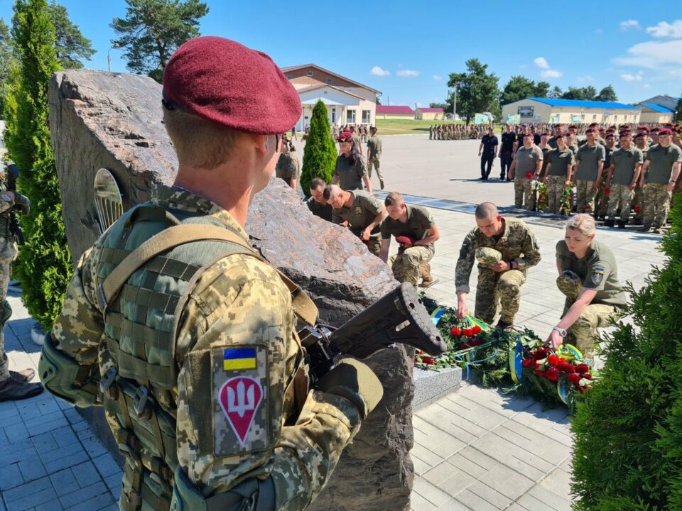 В Днепропетровской области почтили память погибших в катастрофе Ил-76 - рис. 3