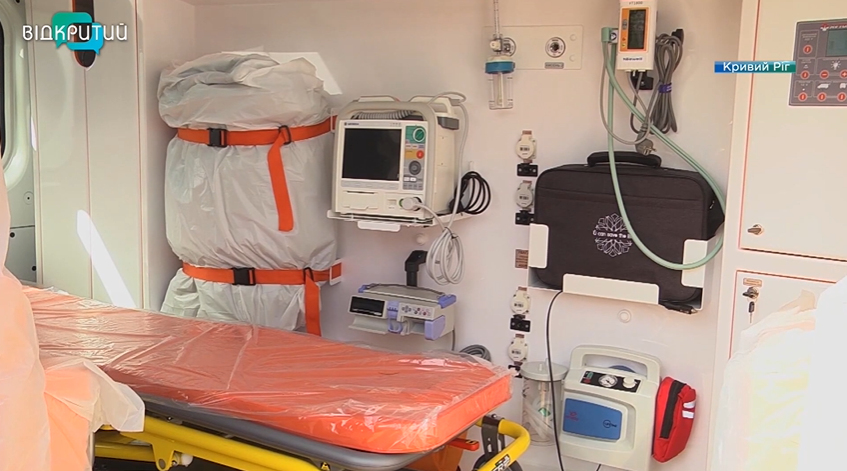 Криворожская станция экстренной медицины получила новые машины «скорой» (ВИДЕО) - рис. 2