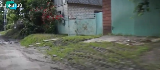 В днепровском поселке Чапли ливни превратили улицы в каньоны (ВИДЕО) - рис. 1