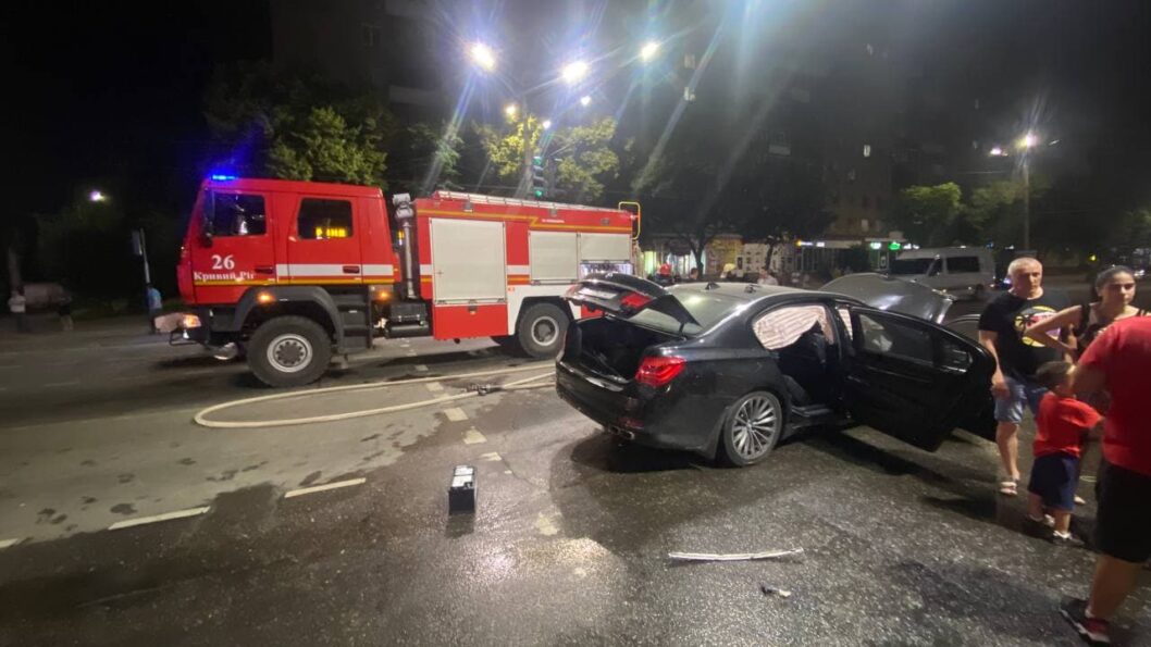 В Кривом Роге столкнулись два автомобиля: пострадали пять человек - рис. 2