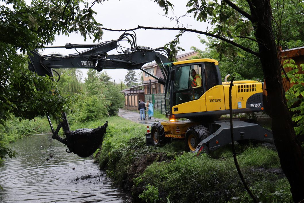 В Днепре работники ГСЧС спасают днепрян от разлившейся реки Гнилокиш (ФОТО) - рис. 2
