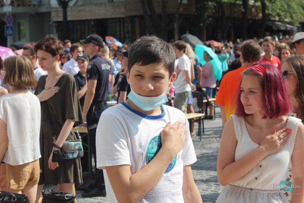 Как в Днепре проходит диктант ко Дню Конституции (ФОТОРЕПОРТАЖ) - рис. 12