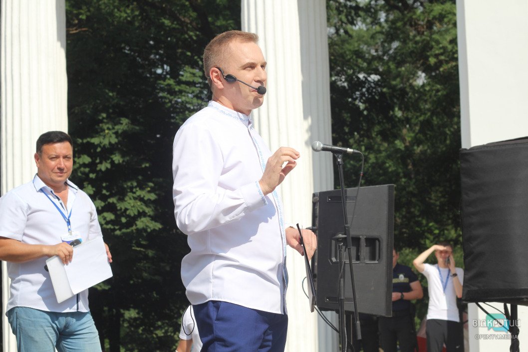 Как в Днепре проходит диктант ко Дню Конституции (ФОТОРЕПОРТАЖ) - рис. 17