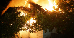 В Днепре в Новокодацком районе сгорели два частных дома (ФОТО+ВИДЕО) - рис. 20