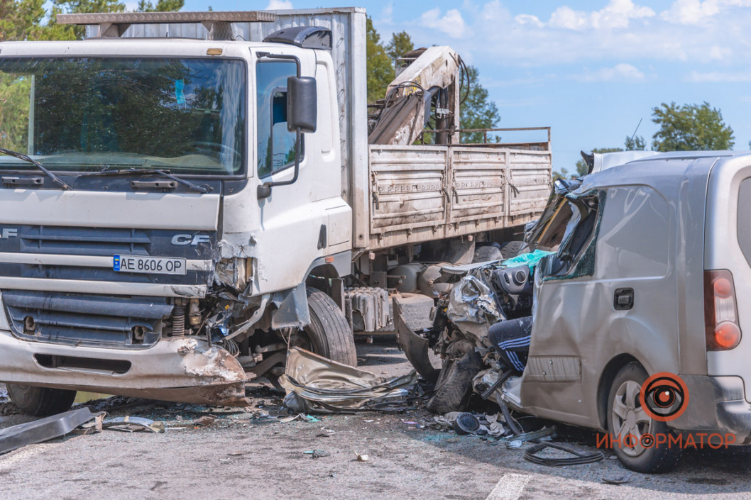 Смертельное ДТП в Днепре: водитель Peugeot протаранил грузовик DAF - рис. 3