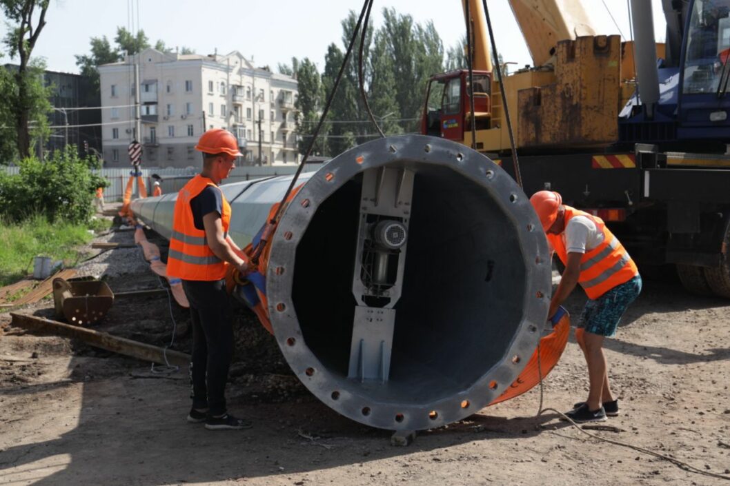 В Кривом Роге установили 72-метровый флагшток - рис. 5