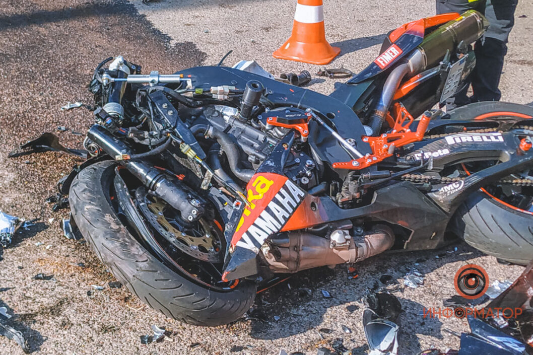 Смертельное ДТП в Днепре: мотоциклист на большой скорости врезался в легковушку - рис. 3